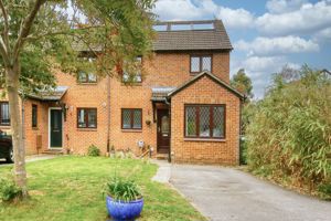 Kings Chase, East Molesey- click for photo gallery